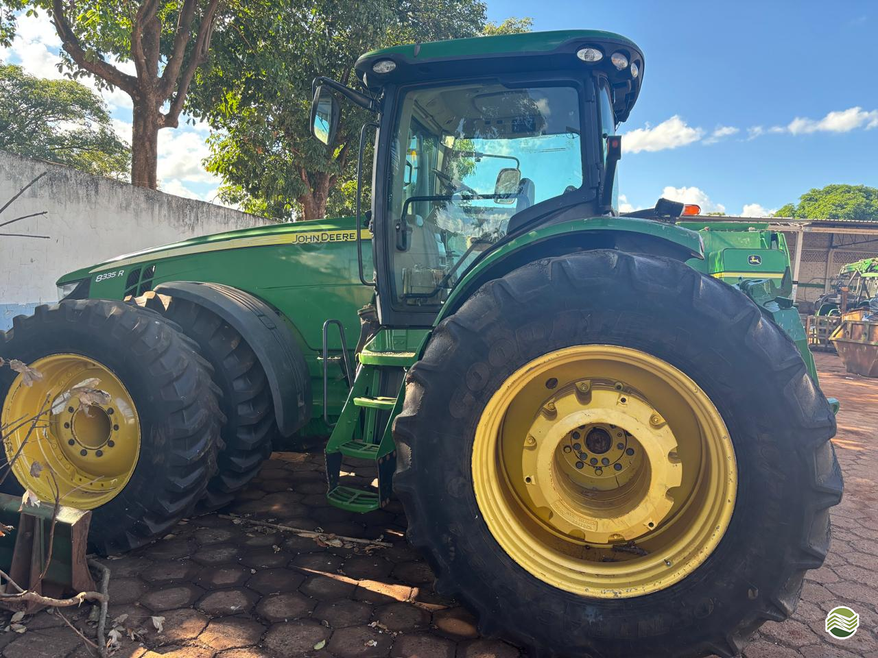 JOHN DEERE 8335R de Machine Tratores